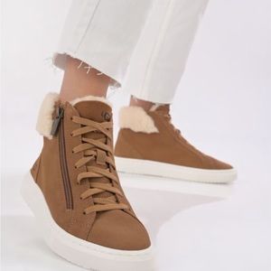 UGG Alameda Mid Zip Suede Sneaker Size 8.5